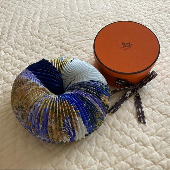 Hermes Kuggor Tree Pleated Plisse Silk Scarf - Picture 15 of 16